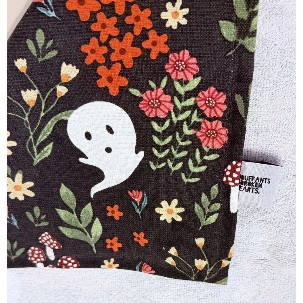 Halloween Tea Towels Set 2 Glow in the Dark NOS Rare Spooky Party Decor NOS NEW